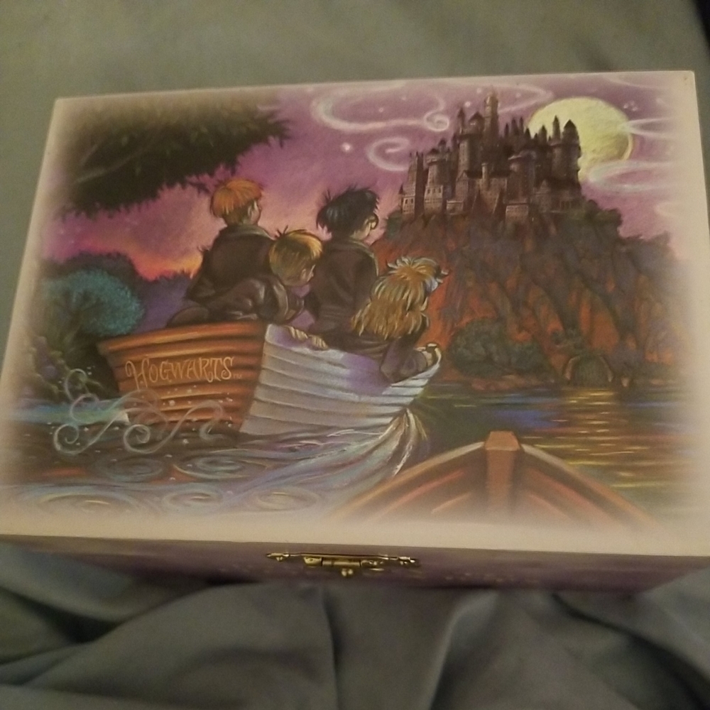 Hogwarts Harry Potter "Wizard's Waltz " Music Box Jewelry Box 2001.